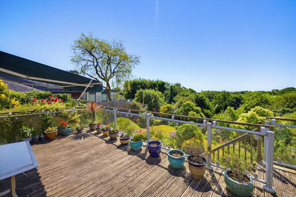 Property photo 3 of 21