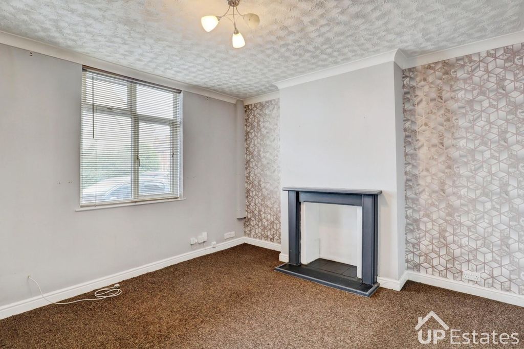 Property photo 3 of 18 Dining Room