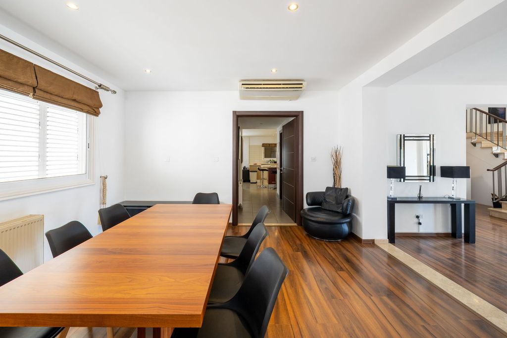 Property photo 3 of 30