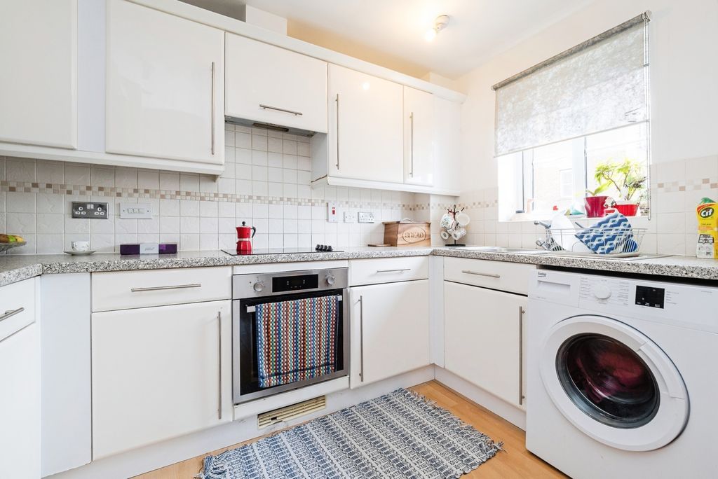 Property photo 2 of 15 Kitchen