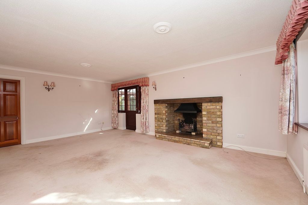 Property photo 2 of 20