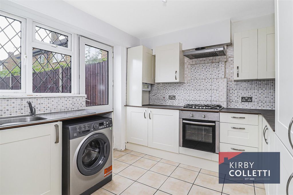 Property photo 3 of 14 Kitchen