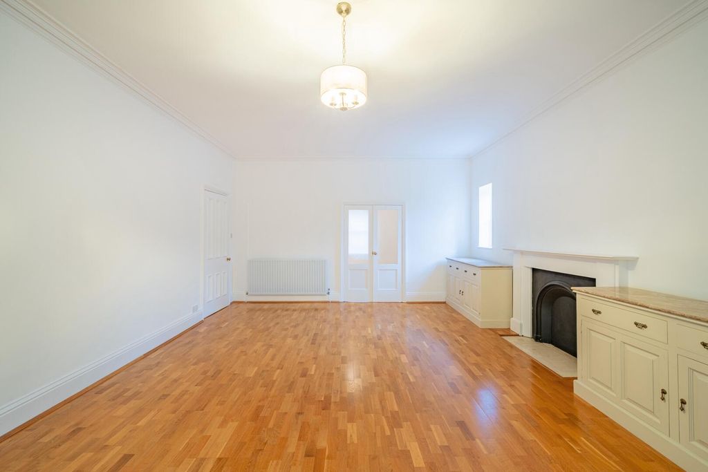 Additional image 11 of 3 bed flat for saleLincoln Circus, The Park NG7