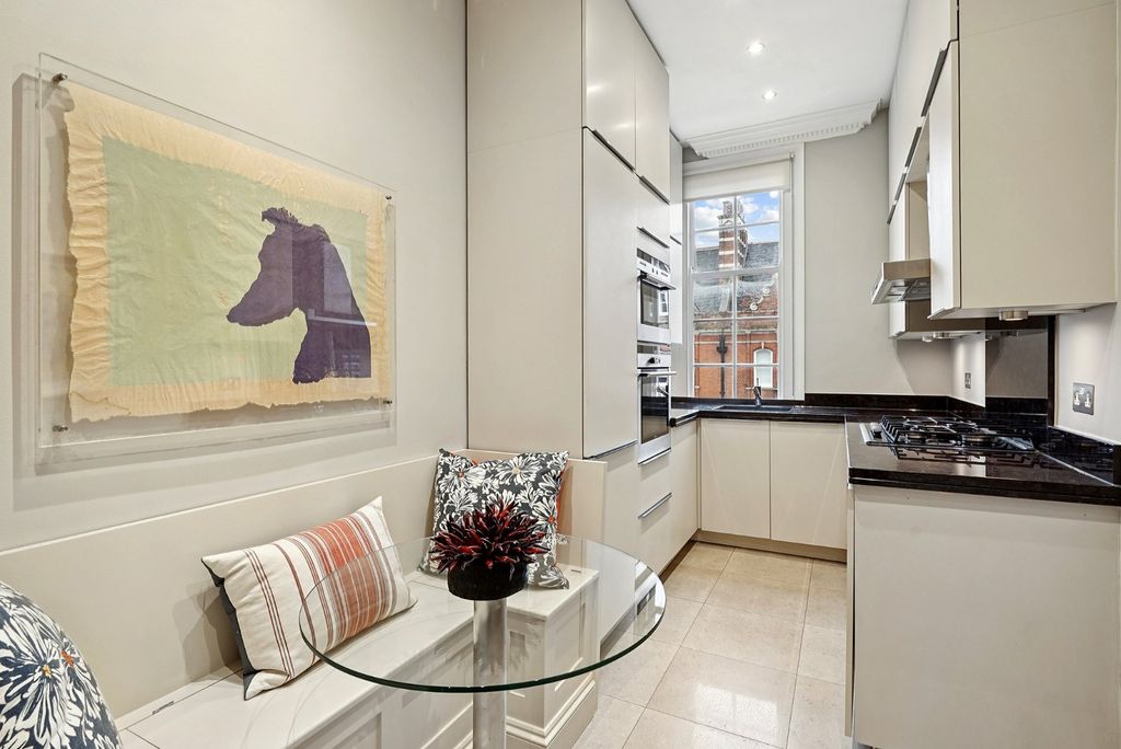 Property photo 2 of 10 Kitchen/Breakfast Ro