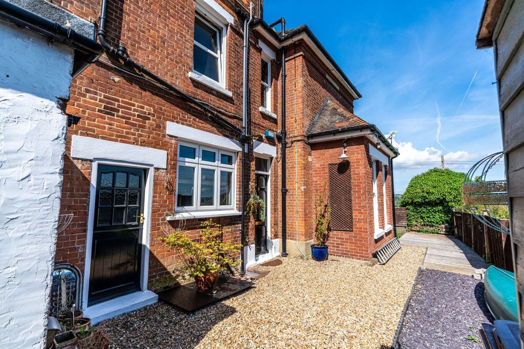 Property photo 2 of 11