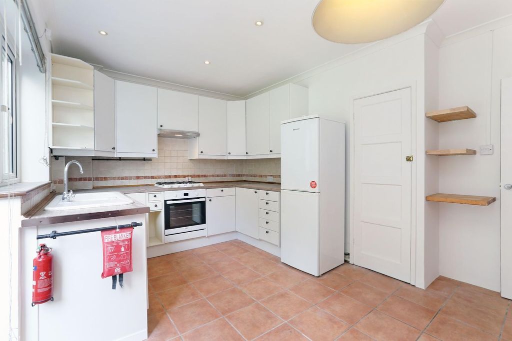 Property photo 3 of 11 Kitchen.Jpeg