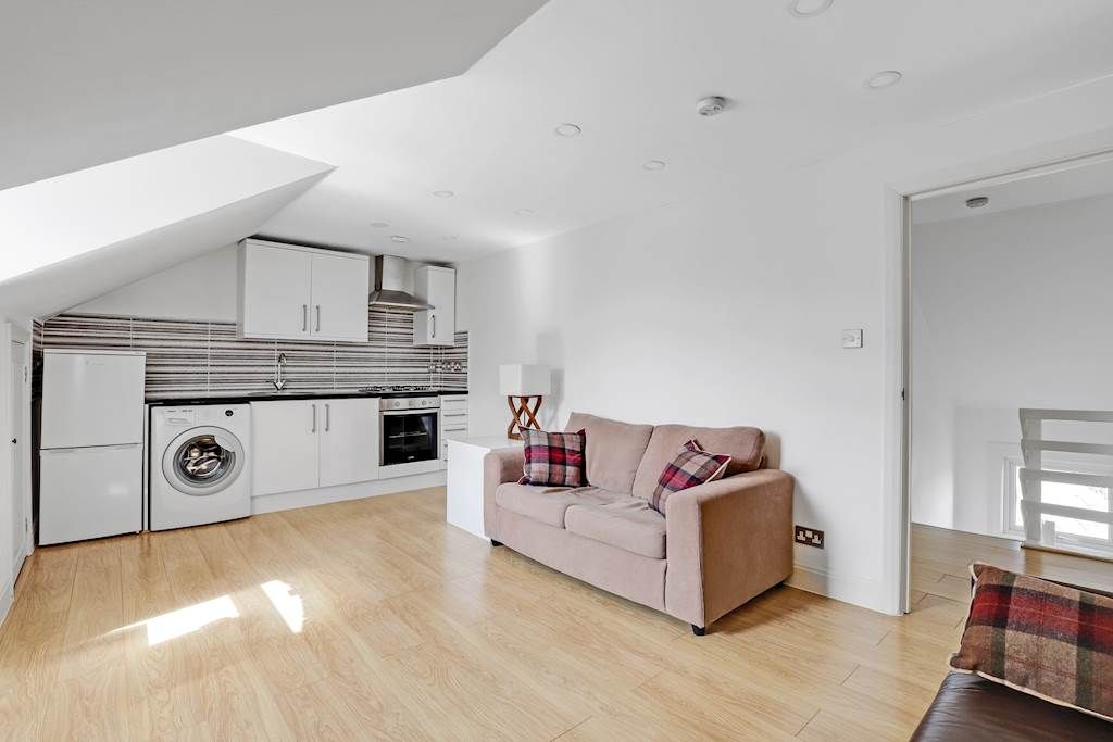 Property photo 2 of 9 03-1Ac2Jhhgll - Flat 3, 57 Anerley Road - 8-Small