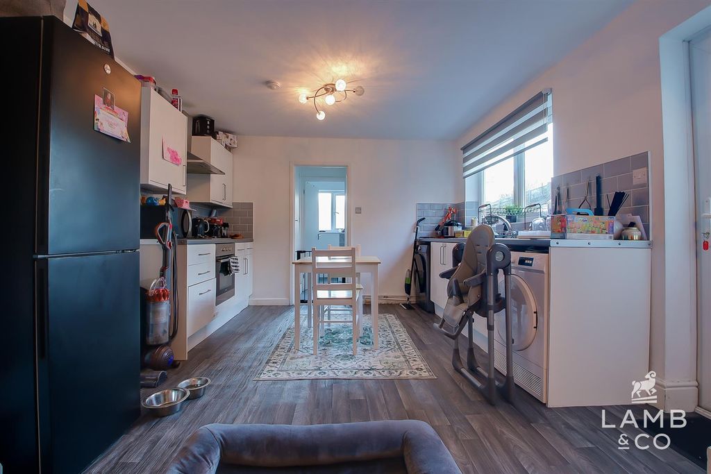 Property photo 2 of 10 Kitchen