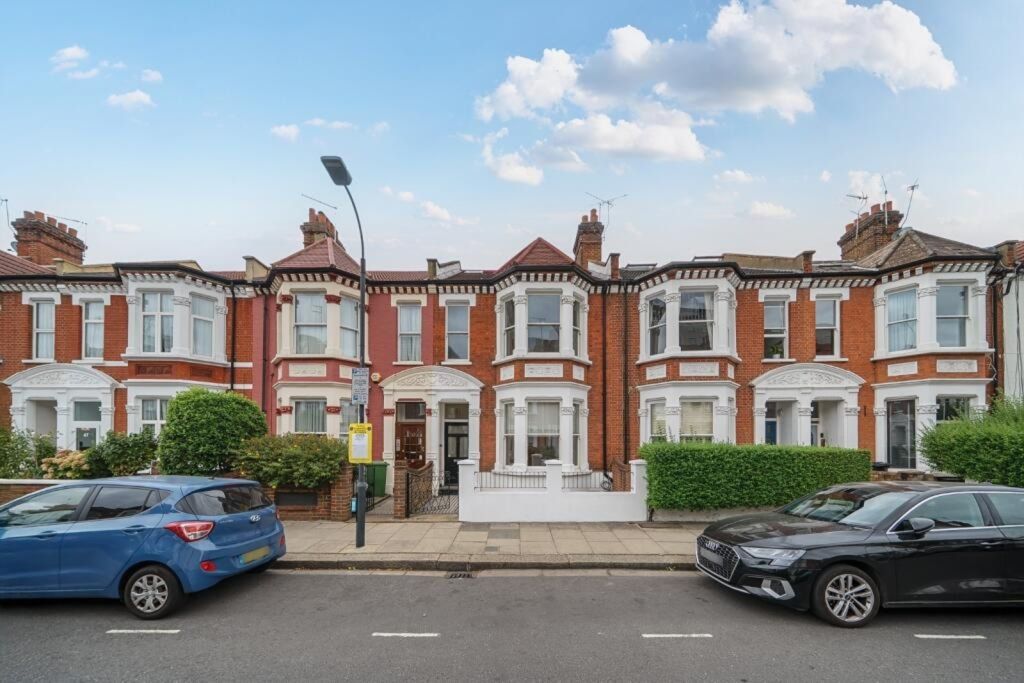 Property photo 1 of 2 Building