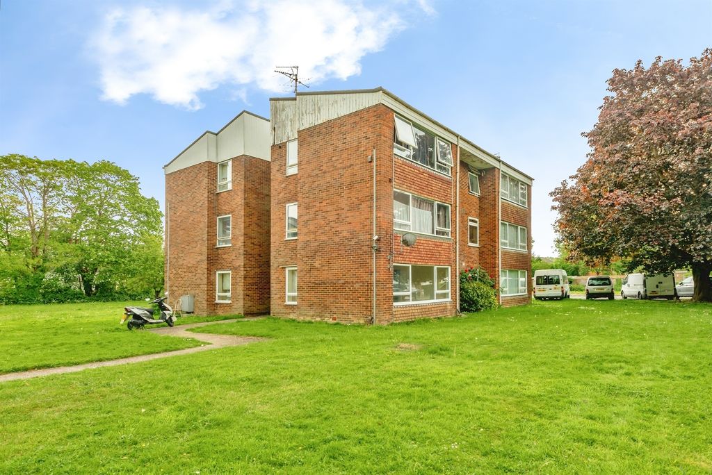 Property photo 1 of 8