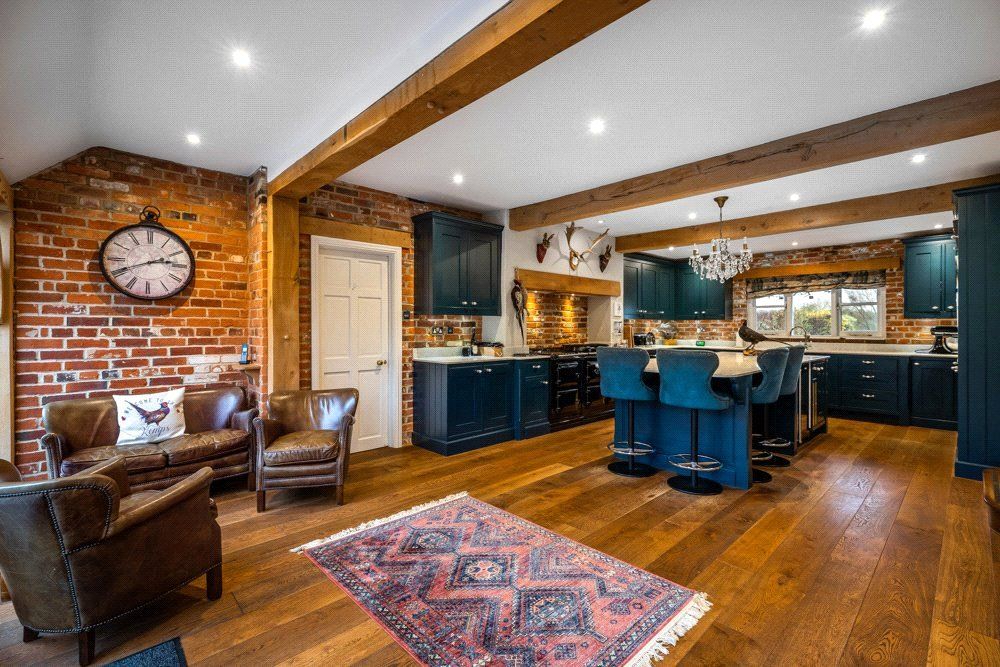 Property photo 2 of 21 Kitchen