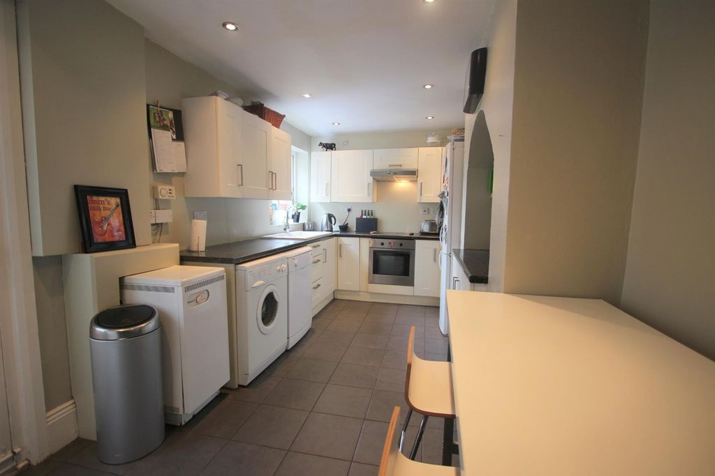 Property photo 3 of 6 Kitchen