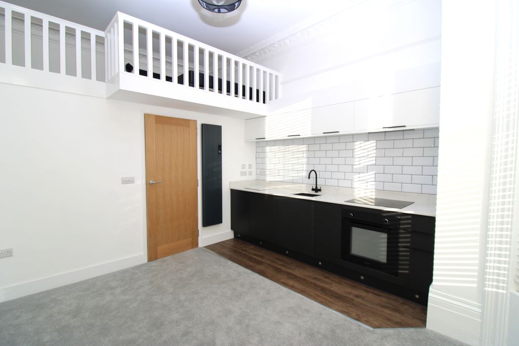 Property photo 3 of 9 Studio