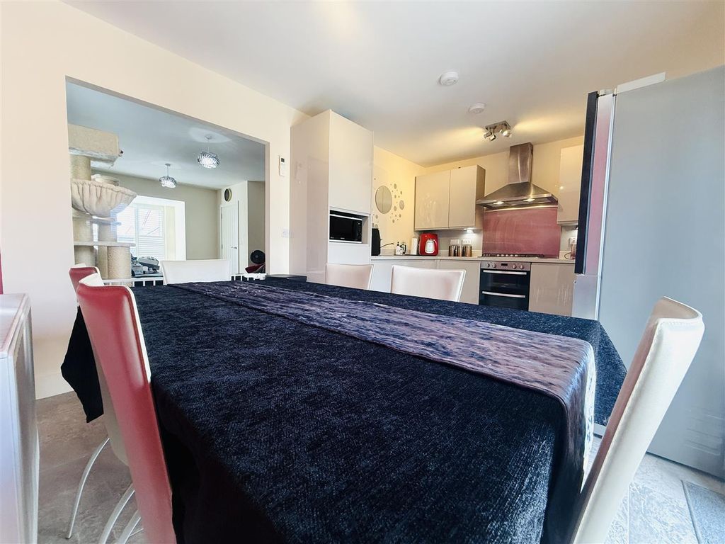 Property photo 3 of 22 Kitchen Diner
