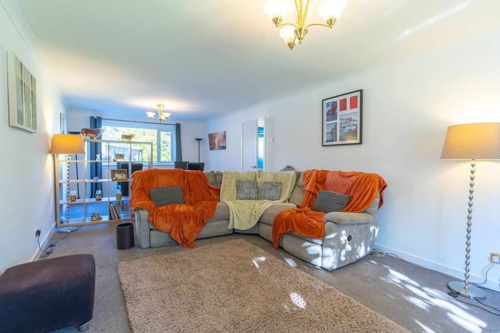 Property photo 2 of 27