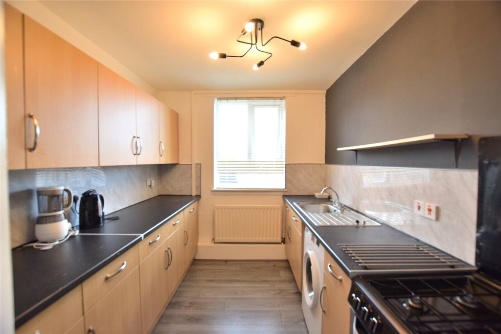 Property photo 2 of 9 Kitchen