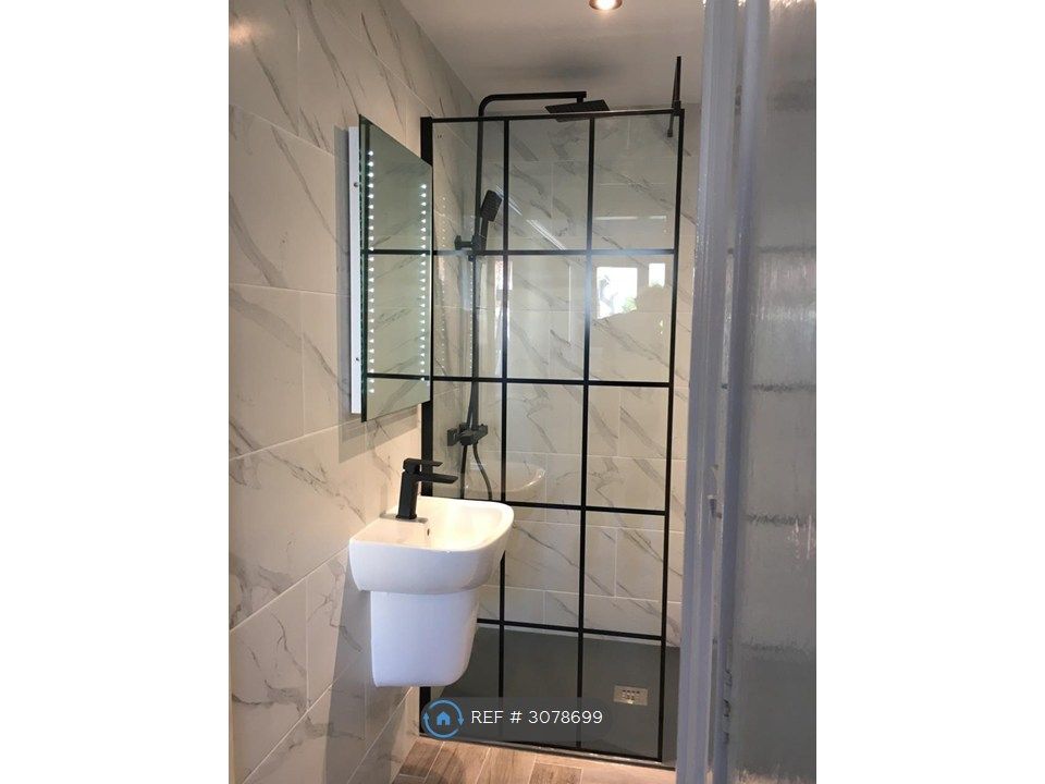 Property photo 2 of 7 Modern Luxury Bathroom