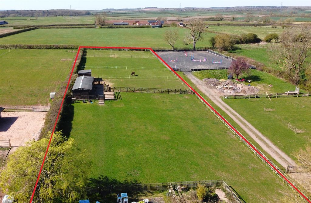 Property photo 2 of 29 Substantial Rear Paddock 465