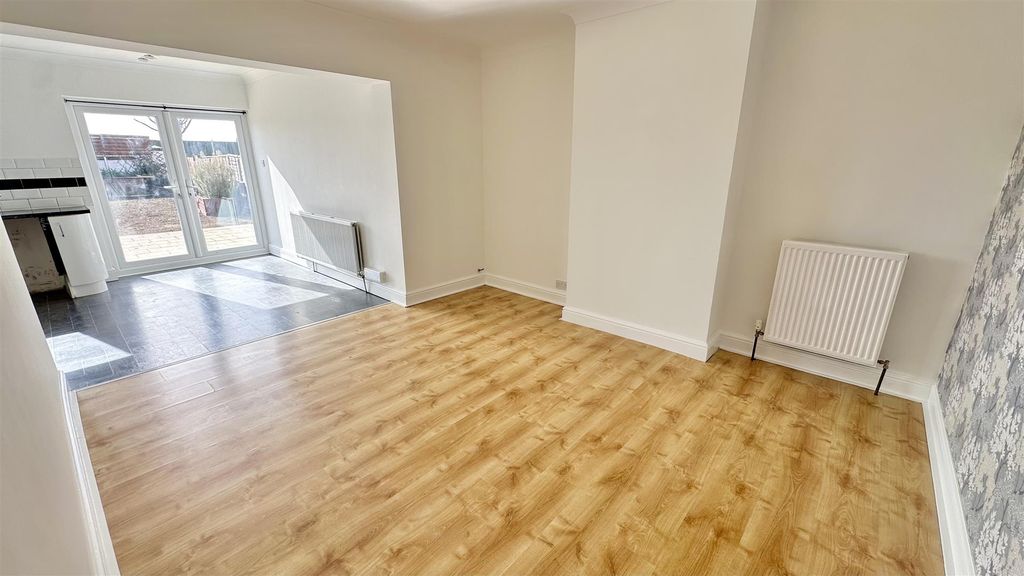Property photo 3 of 18 Dining Room