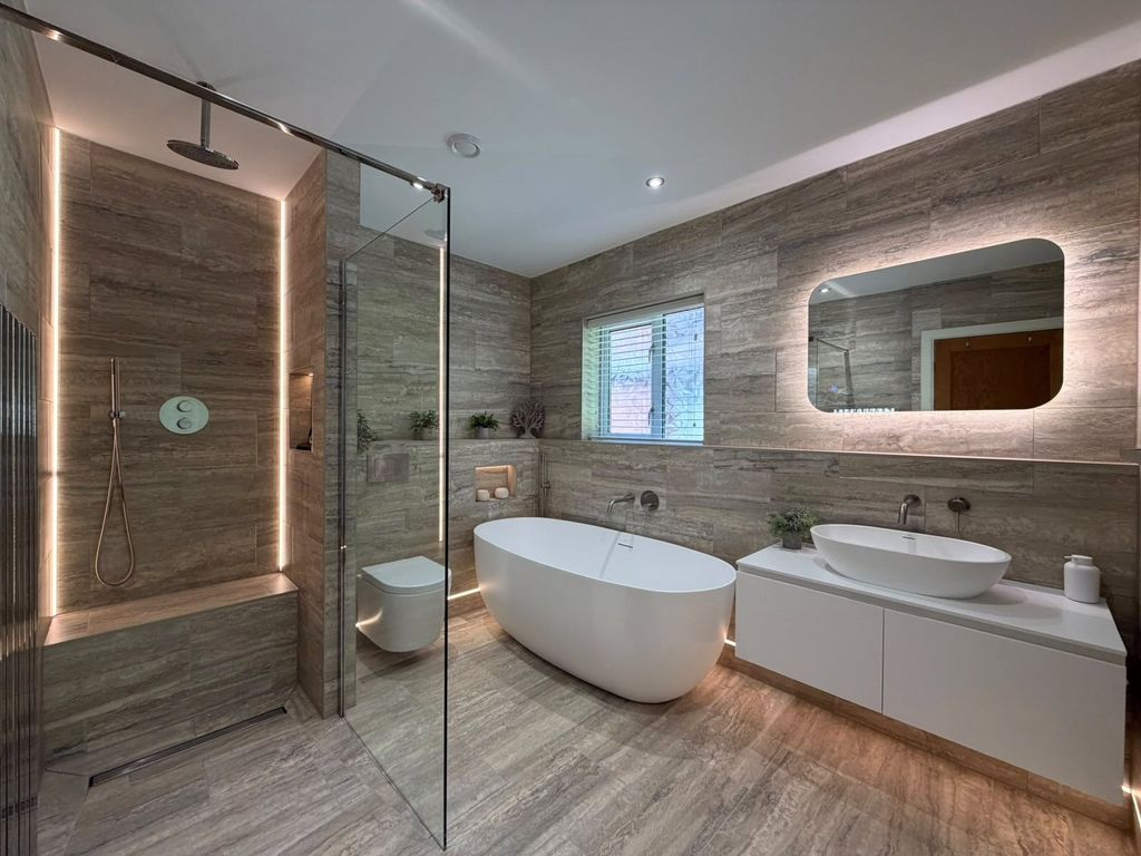 Property photo 3 of 20 Bathroom