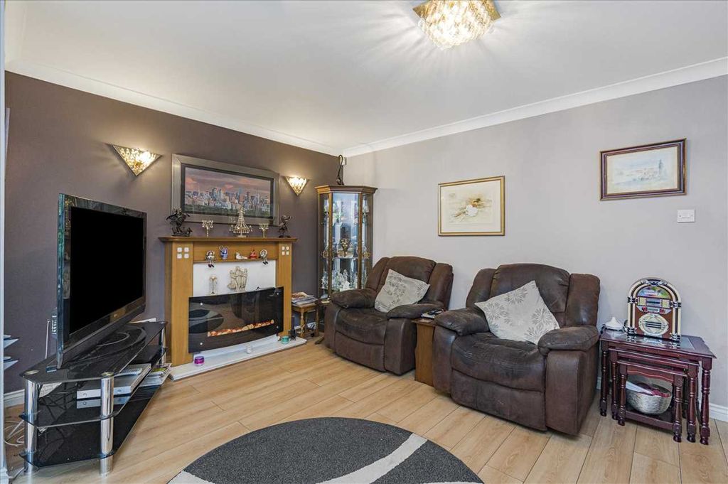 Property photo 3 of 28