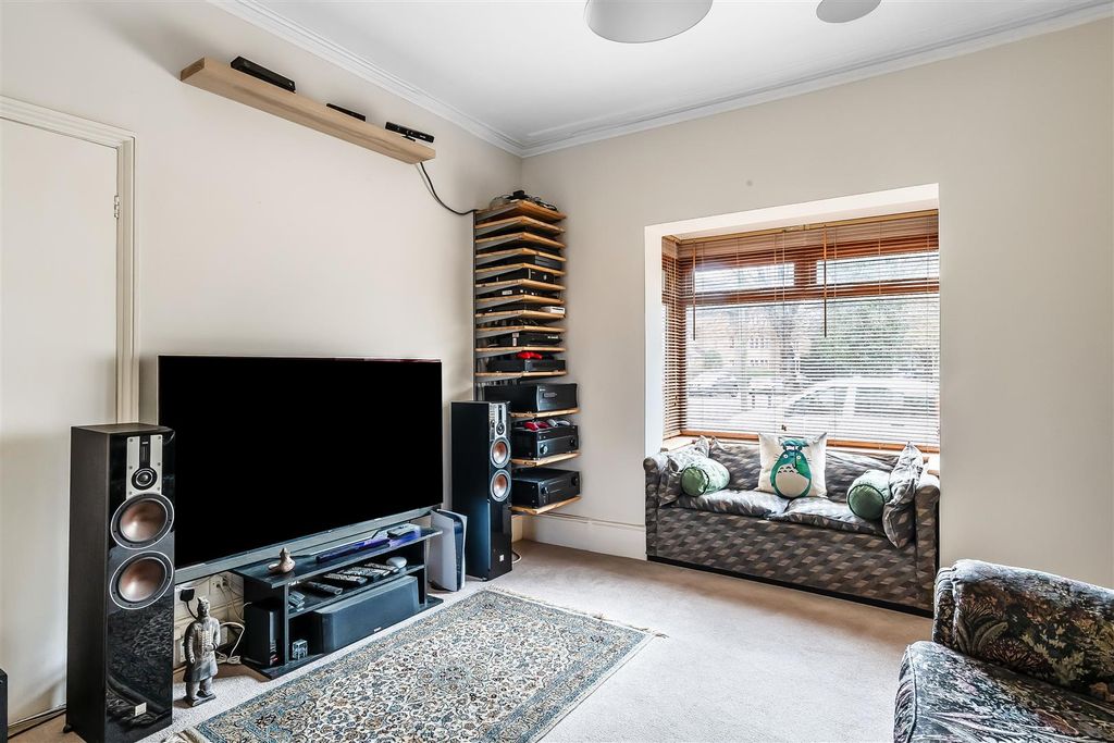 Property photo 3 of 22 81-Oakhill-Road-12.Jpg
