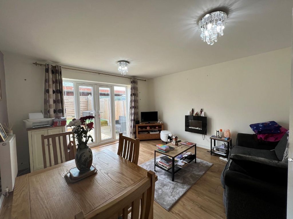 Property photo 3 of 8 Lounge.Jpg