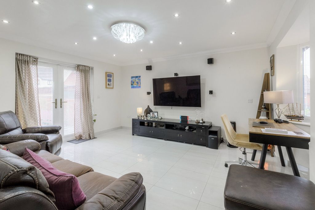 Property photo 2 of 19