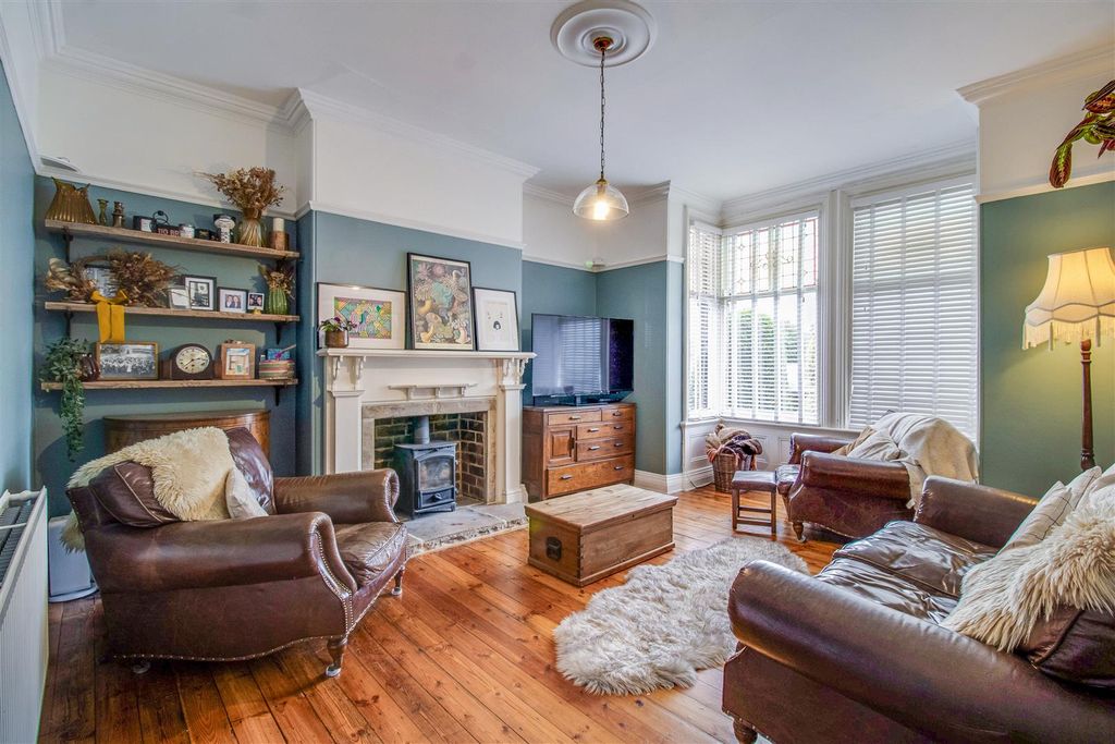 Property photo 2 of 19