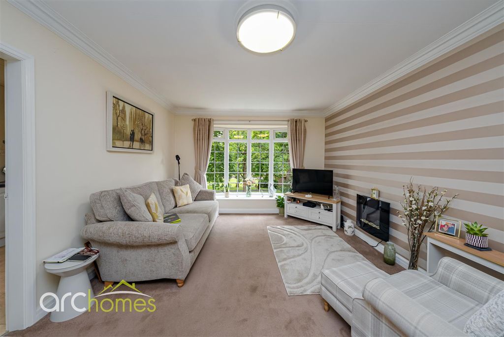 Property photo 2 of 27 Penington-12.Jpg