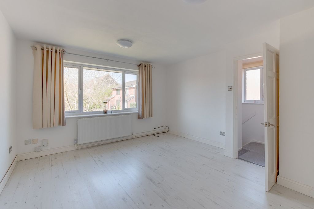 Property photo 2 of 7 Picture No. 15