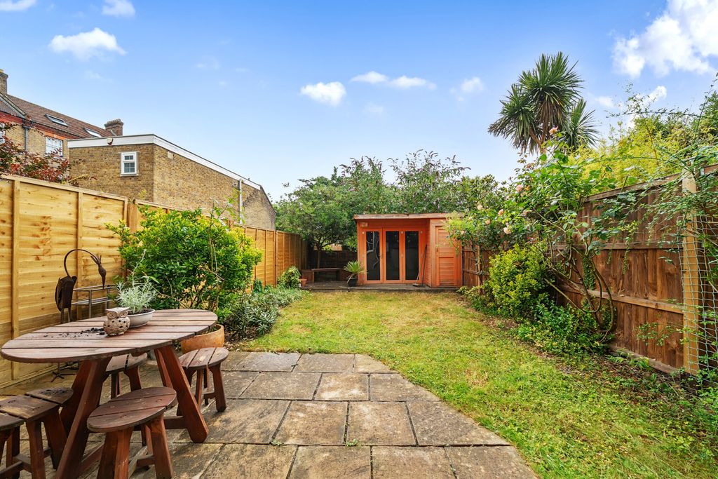 Property photo 3 of 19 Garden