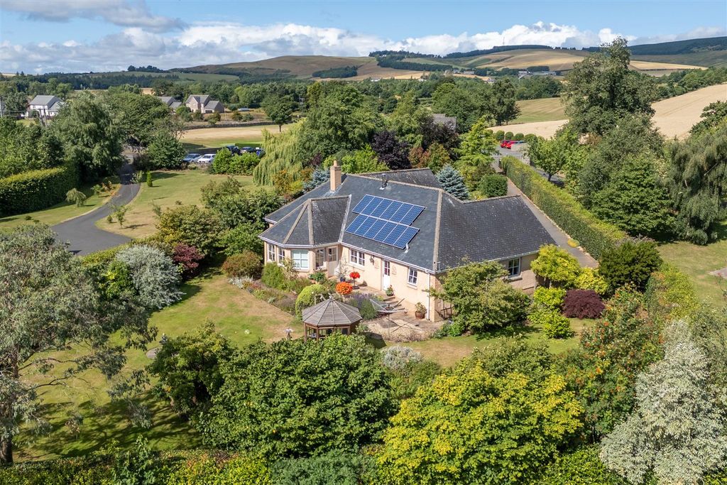 Property photo 1 of 30 Humble_Knowe-02.Jpg