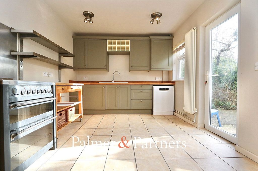 Property photo 2 of 28 Picture No. 06