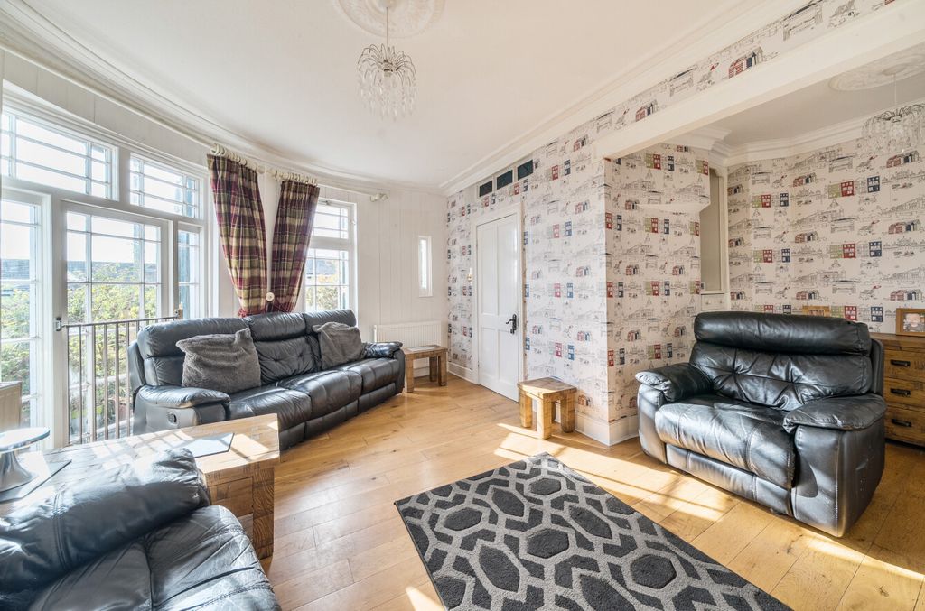 Property photo 3 of 25 Sitting Room