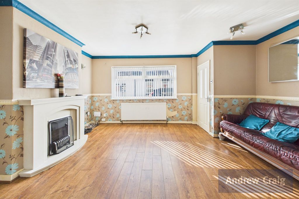 Property photo 2 of 10 Lounge