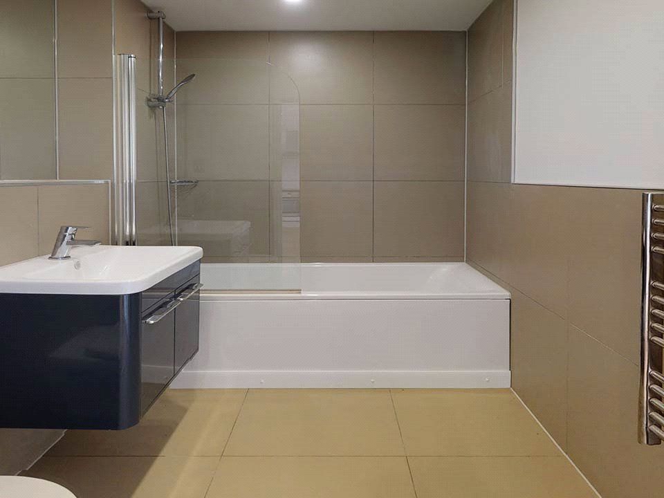 Property photo 2 of 3 Trafford 5