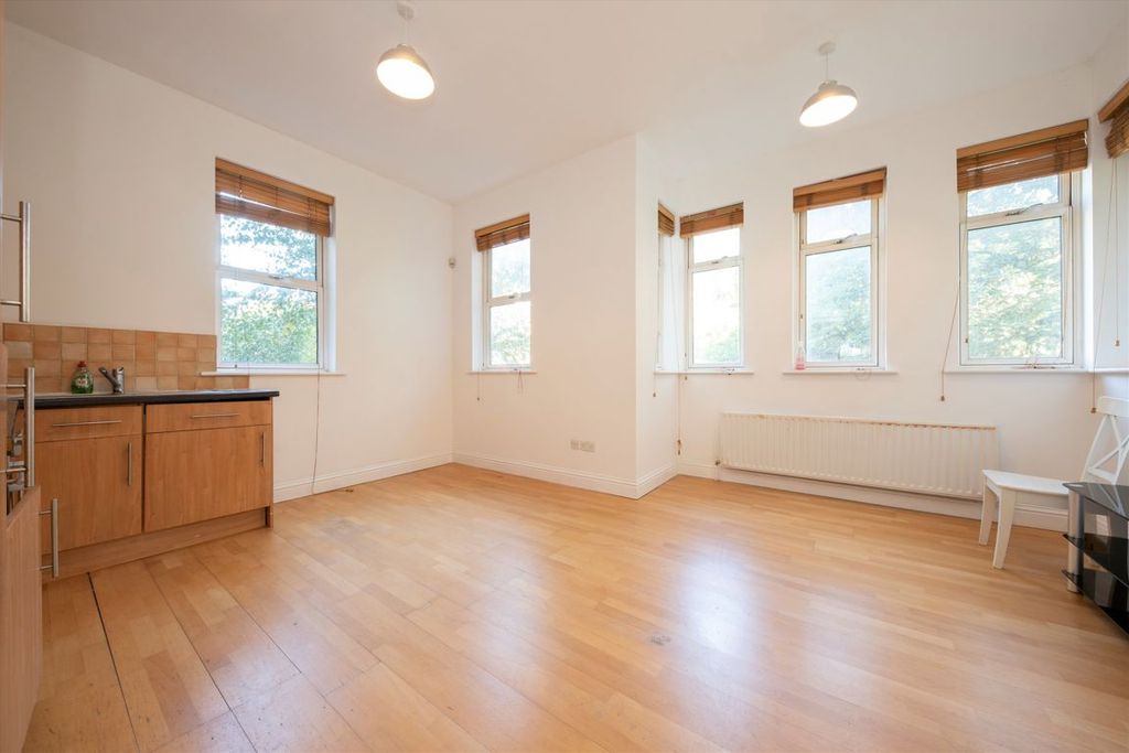 Property photo 3 of 5