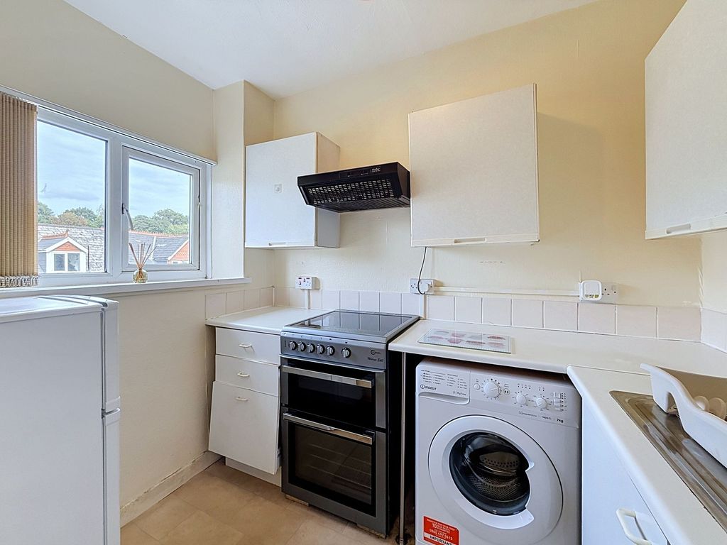 Property photo 3 of 9 Kitchen