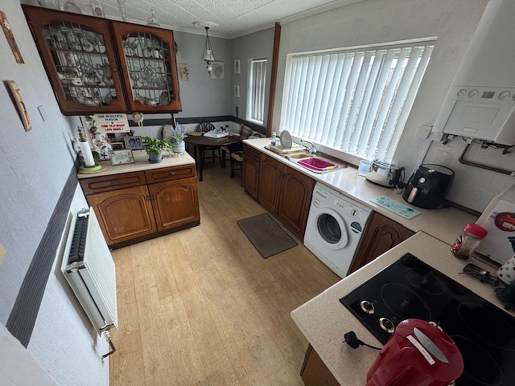 Property photo 3 of 20 Kitchen