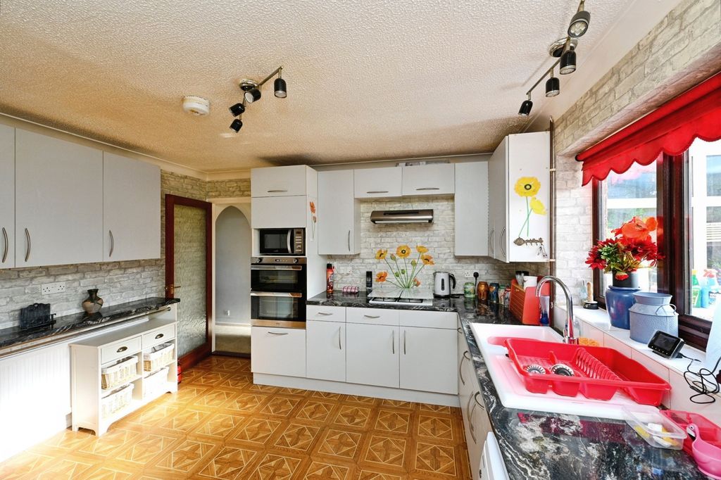 Property photo 3 of 32 Pbox-Img.Jpg