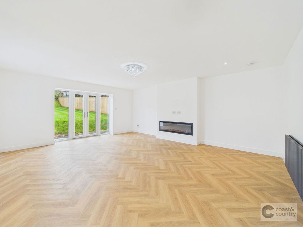 Property photo 2 of 33