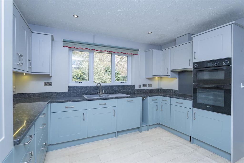 Property photo 3 of 19 Photo 31