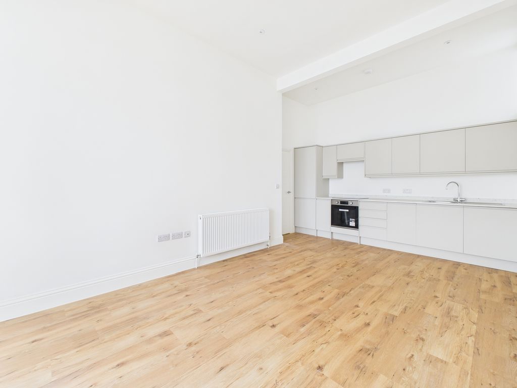 Property photo 3 of 8 Cam04938G0-Pr0318-Still002