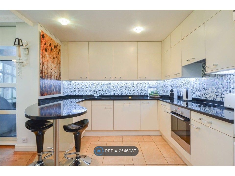 Property photo 3 of 25 Kitchen