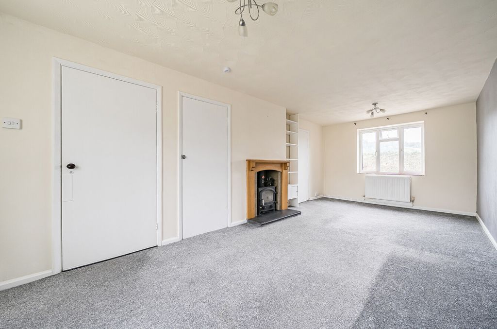 Property photo 3 of 21 1364779-10-68ee8F...