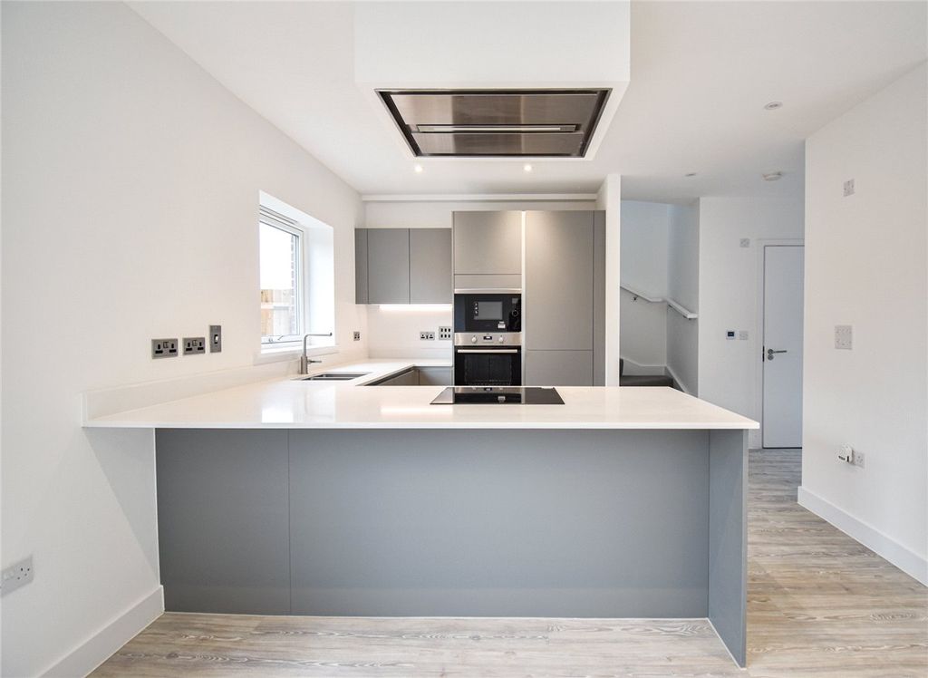 Property photo 2 of 11 Picture No. 08