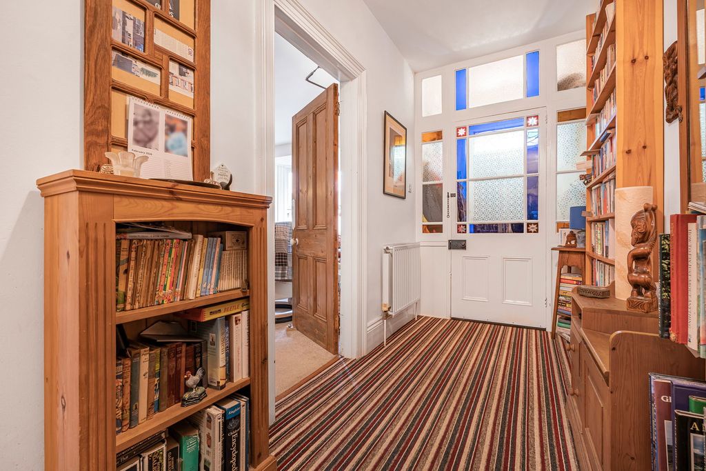 Property photo 3 of 25