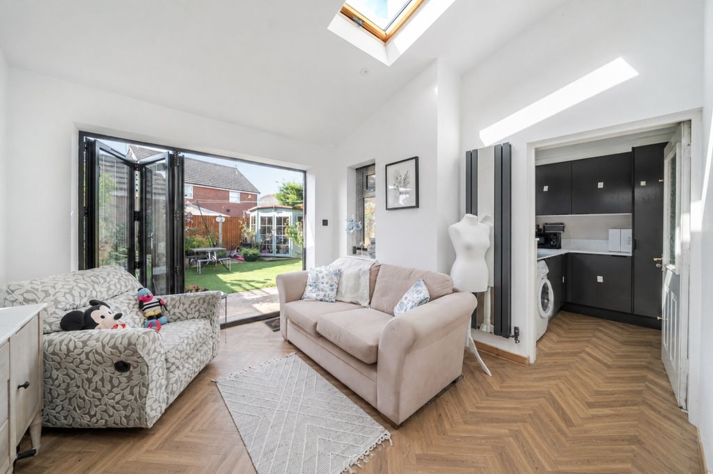 Property photo 3 of 22 5E629d6c-F343-4A49-9ce5-1B7A57Eb1d2d