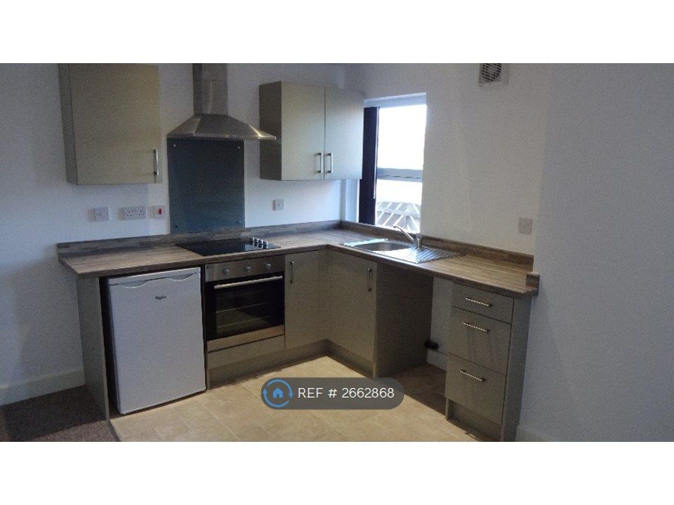 Property photo 3 of 12 Kitchen